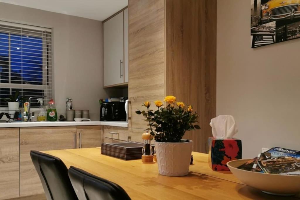 3 Bedroom Townhouse, Free Parking York Extérieur photo