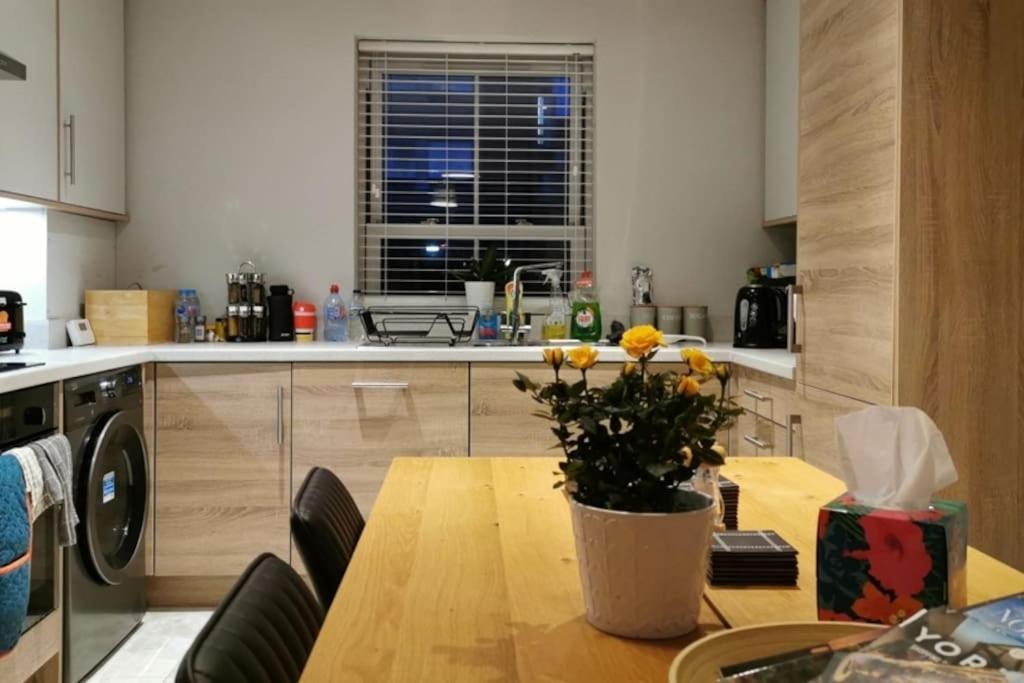 3 Bedroom Townhouse, Free Parking York Extérieur photo
