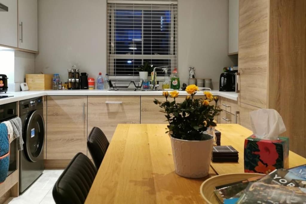 3 Bedroom Townhouse, Free Parking York Extérieur photo